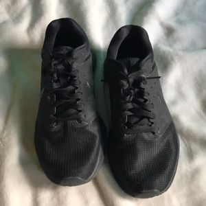 NIKE RUNNING SHOES
